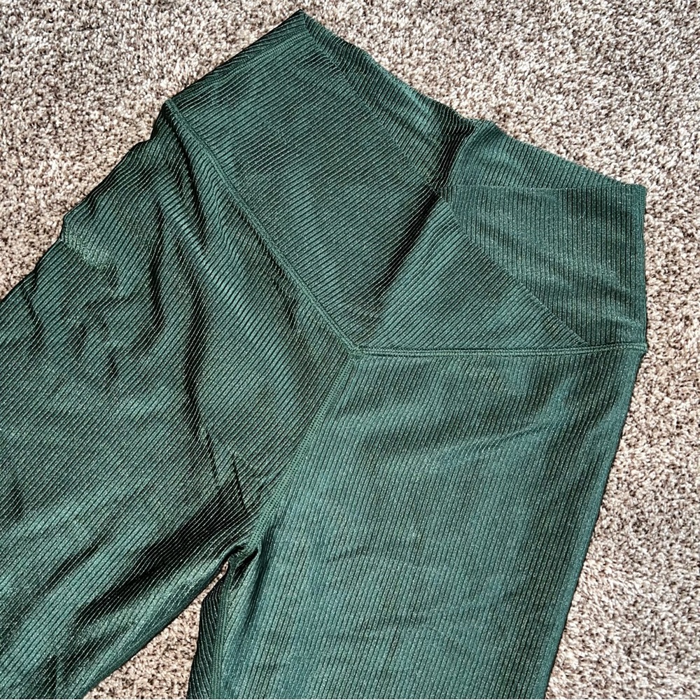 NWOT AERIE green ribbed crossover leggings
